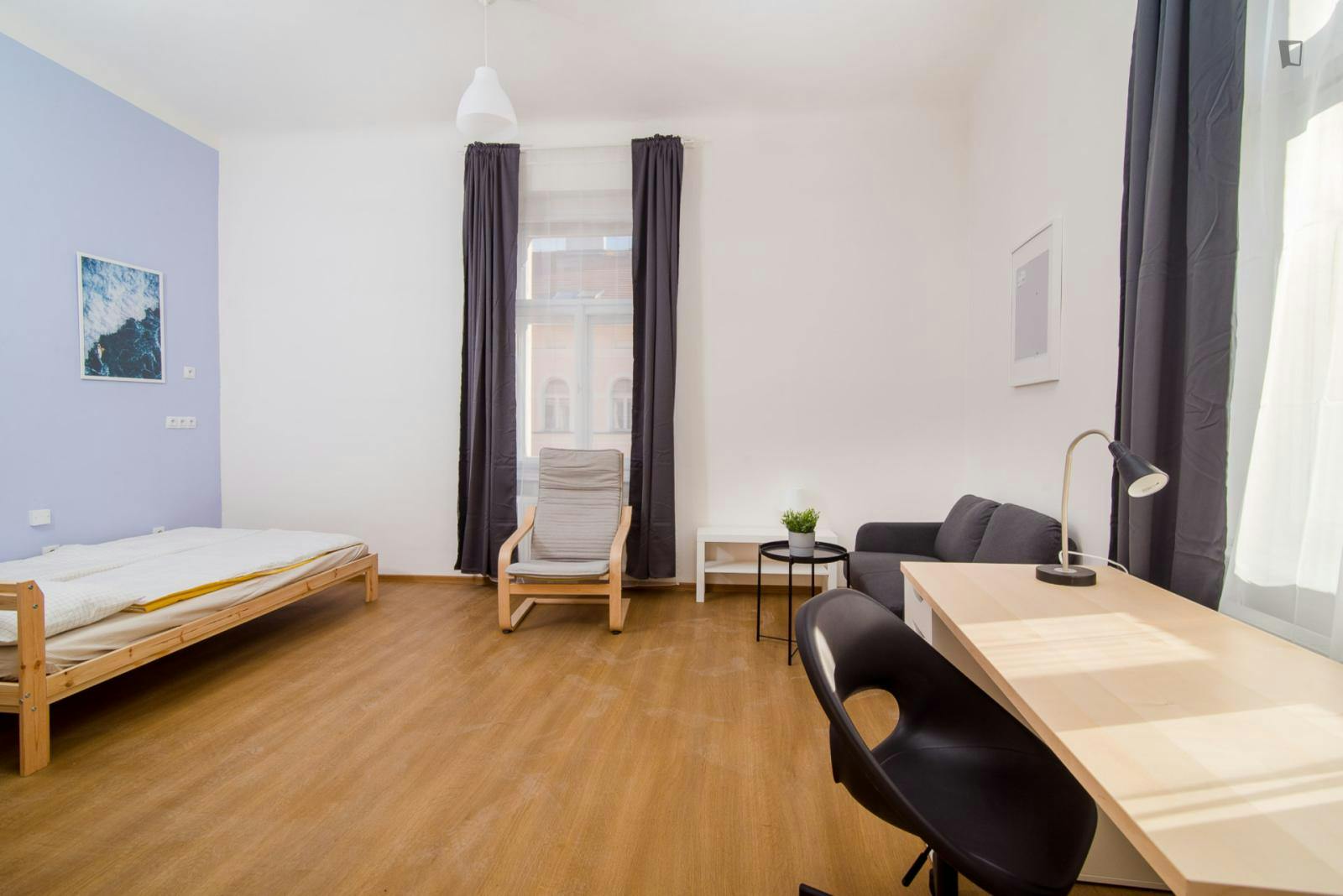 Luminous single bedroom in a 4-bedroom apartment close to I.P. Pavlova metro station