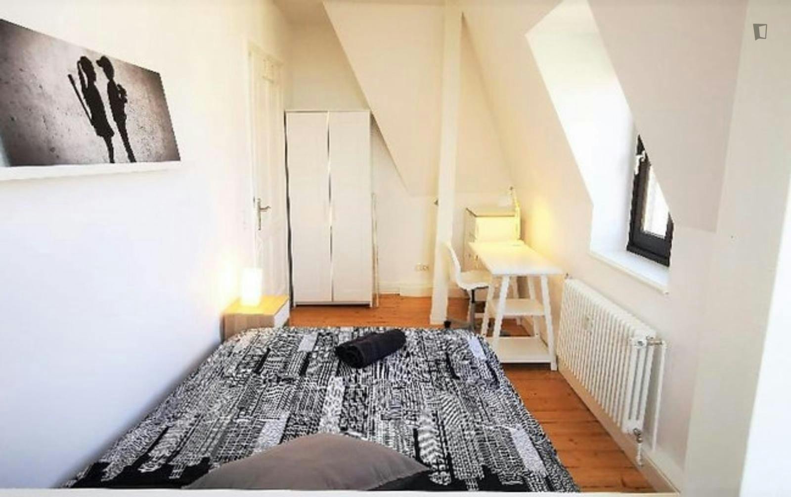 Elegant double bedroom in Sudstadt