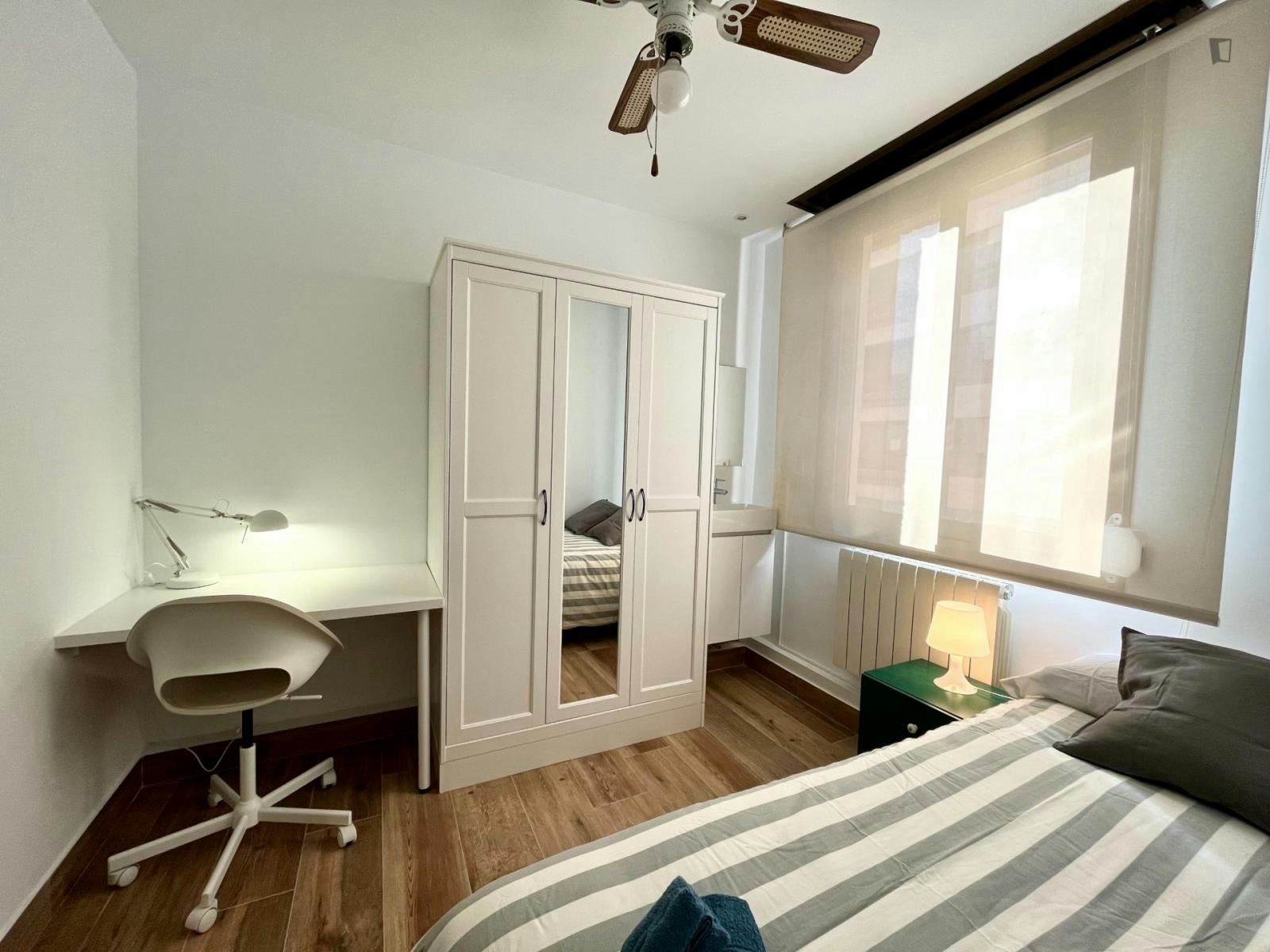 New room in a modern apartment in front of the University of Zaragoza