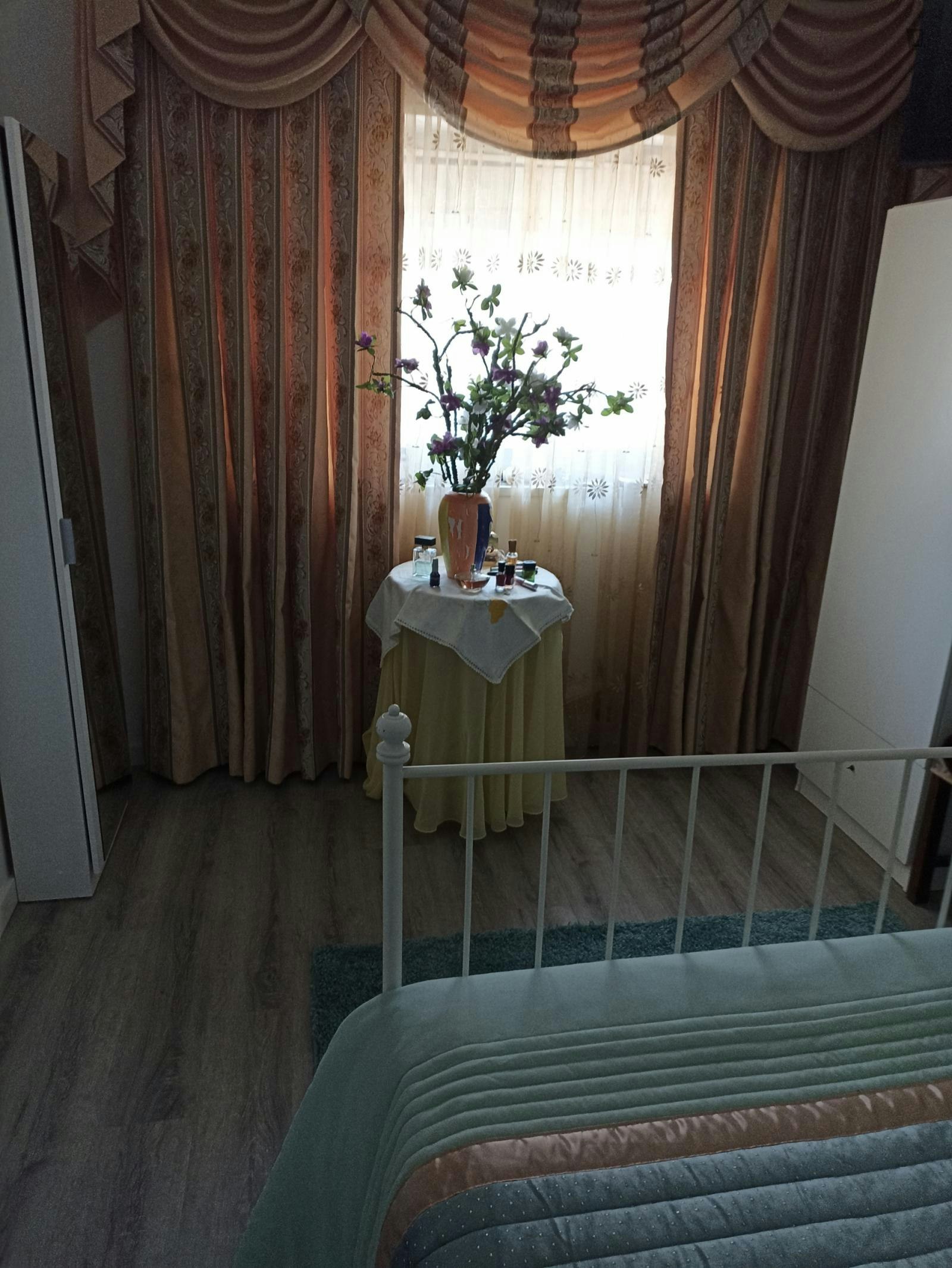 Lovely double bedroom in Carapita, Ourém