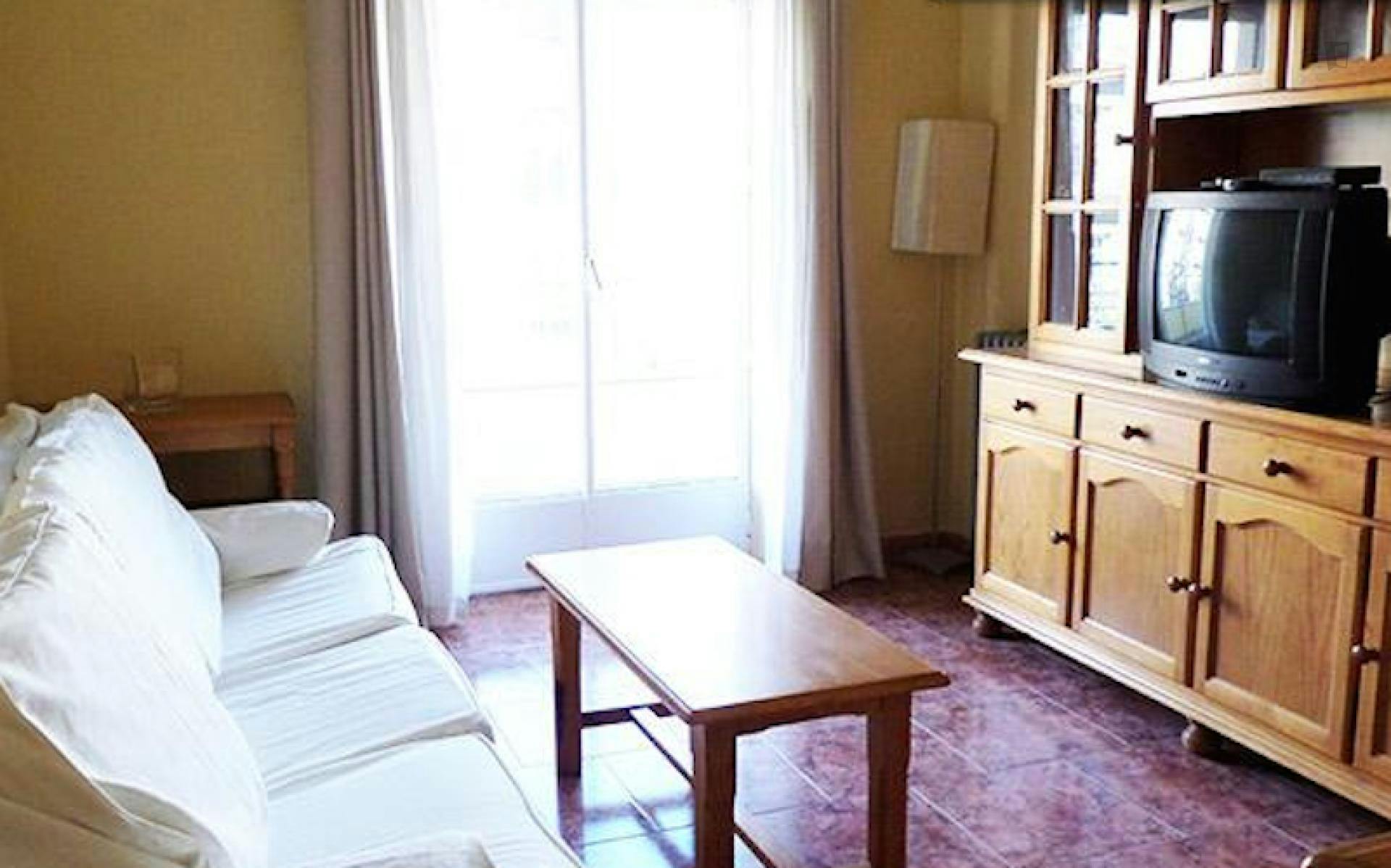 Comfy single bedroom next to Escuela Superior de Comunicación de Granada