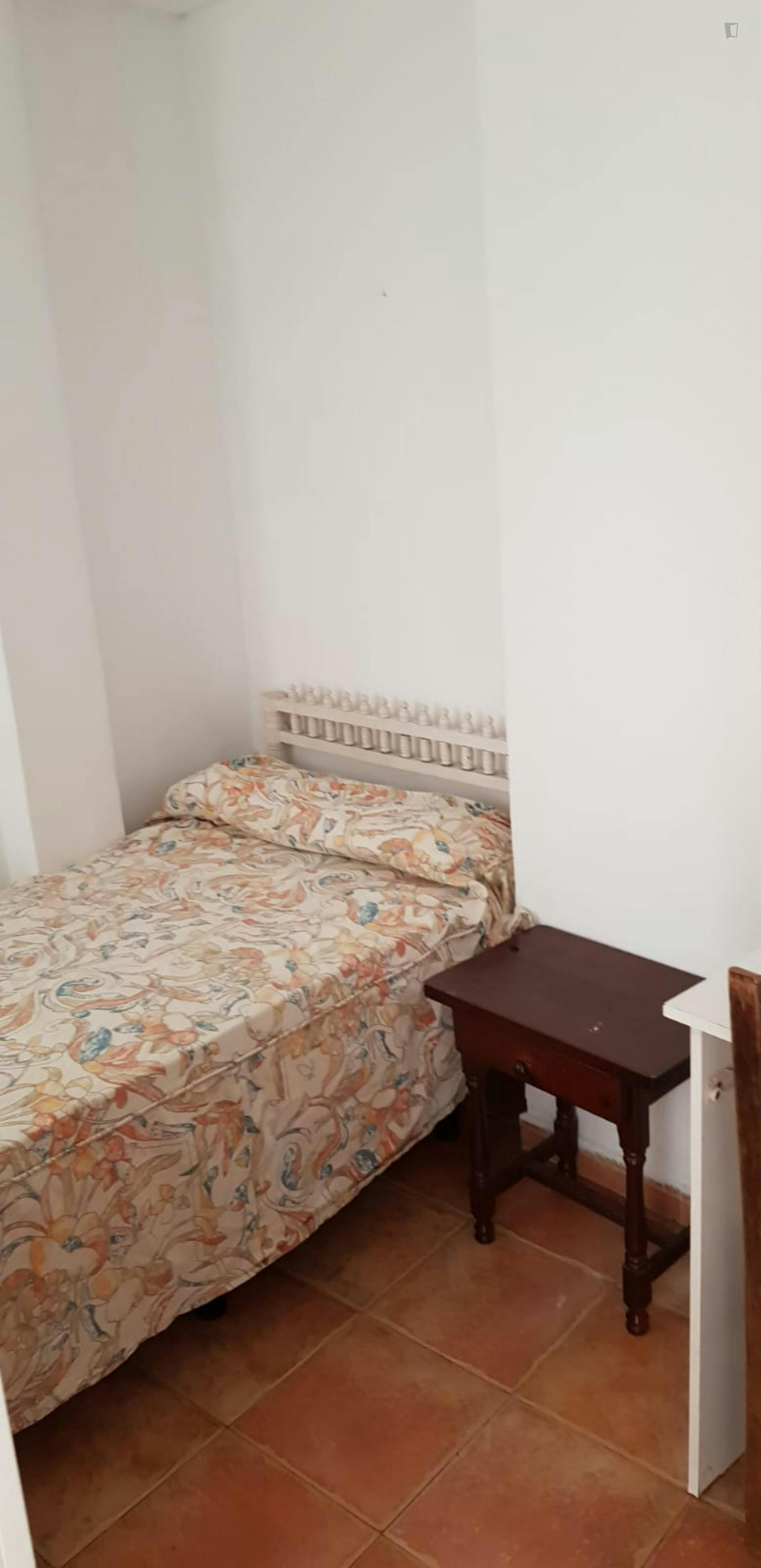 Homely single bedroom near Palacio de las Dueñas