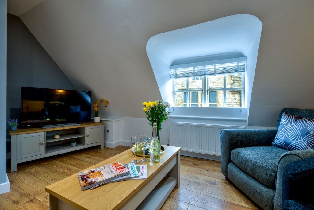 Stylish Stamford Centre 2 Bedroom Apartment - St Paul's Apartments - B