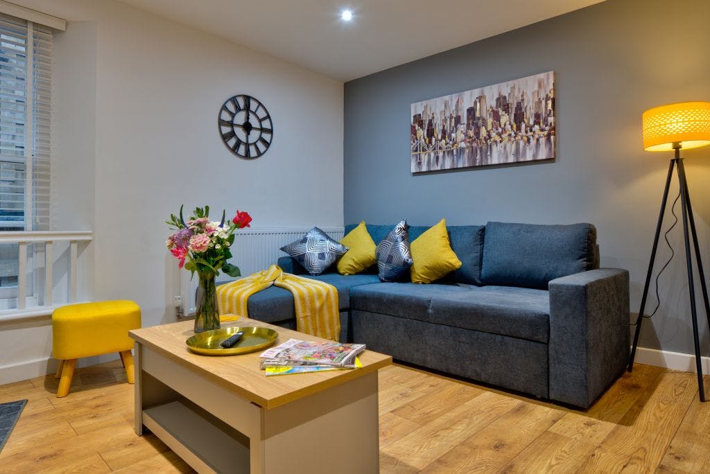 Stylish Stamford Centre 2 Bedroom Apartment - St Paul's Apartments - A