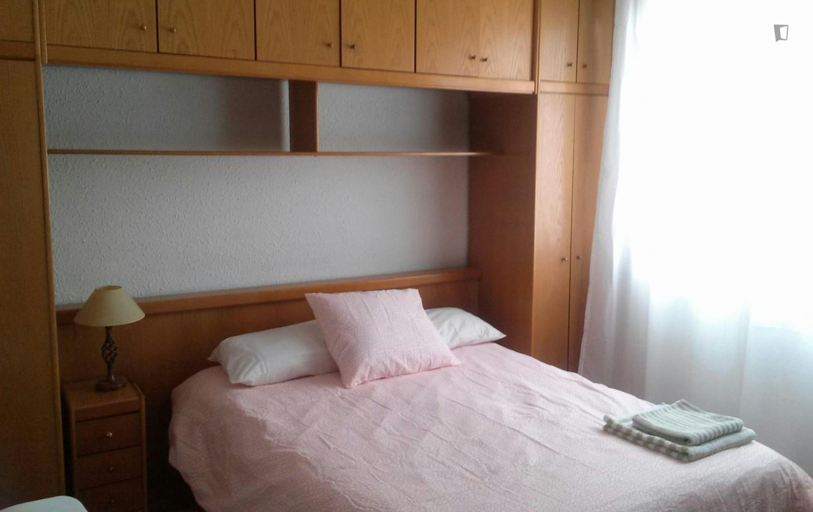 Bright and spacious room near the university and the city center.