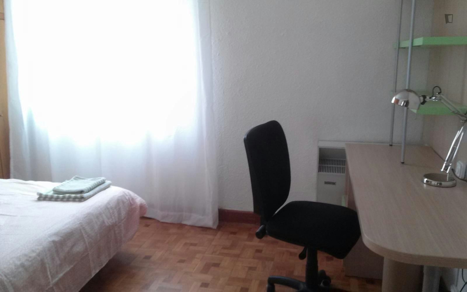 Bright and spacious room near the university and the city center.