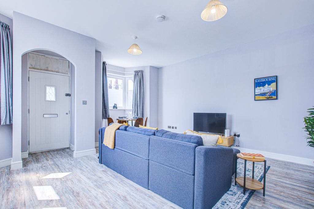 Spacious and Modern 1 Bed 1 Bath Apartment in the Heart of Eastbourne