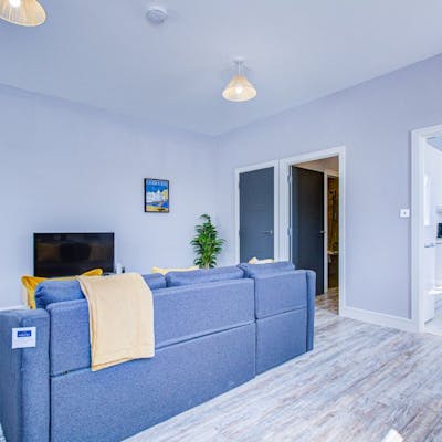 Spacious and Modern 1 Bed 1 Bath Apartment in the Heart of Eastbourne