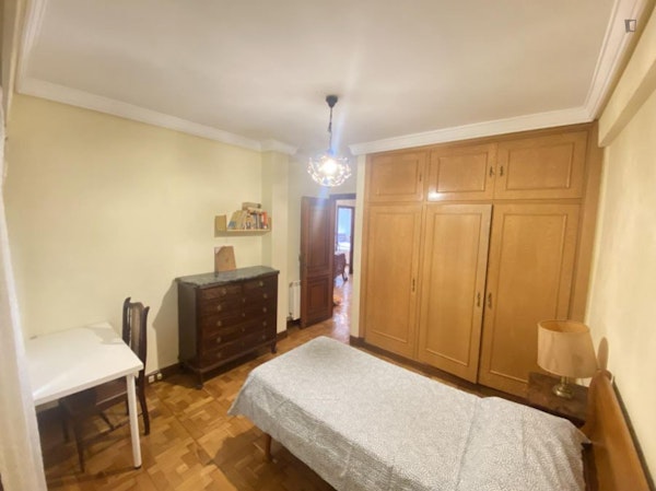 Homely double bedroom in Aiete / Miramon
