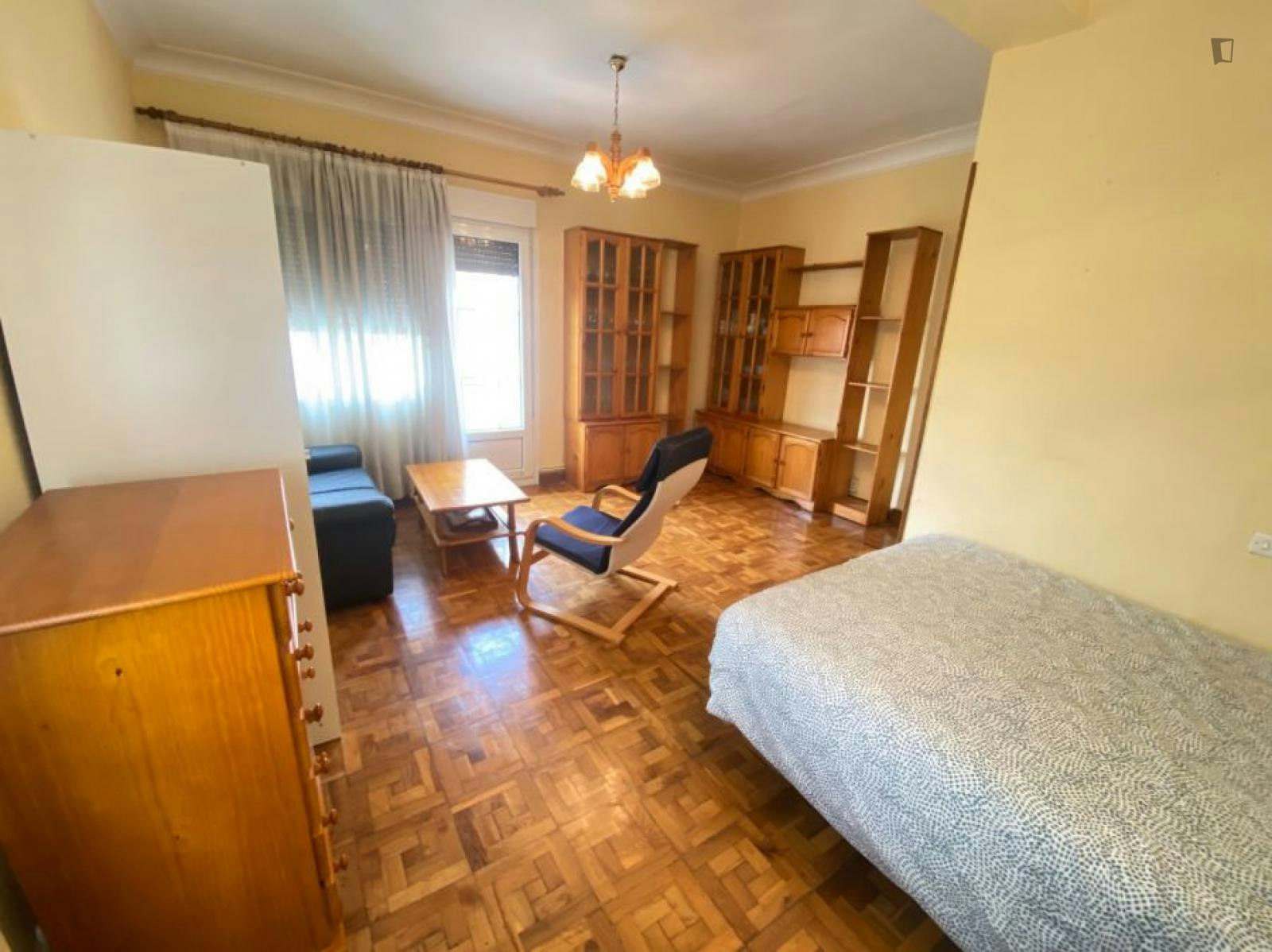 Inviting double bedroom near Universidad Pública de Navarra