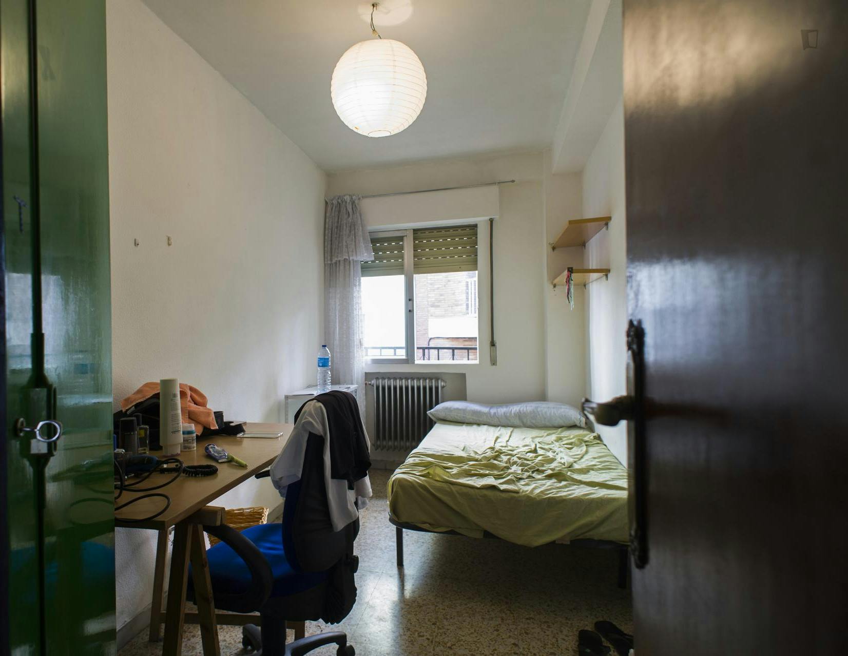 Modest single bedroom near Facultad de Derecho