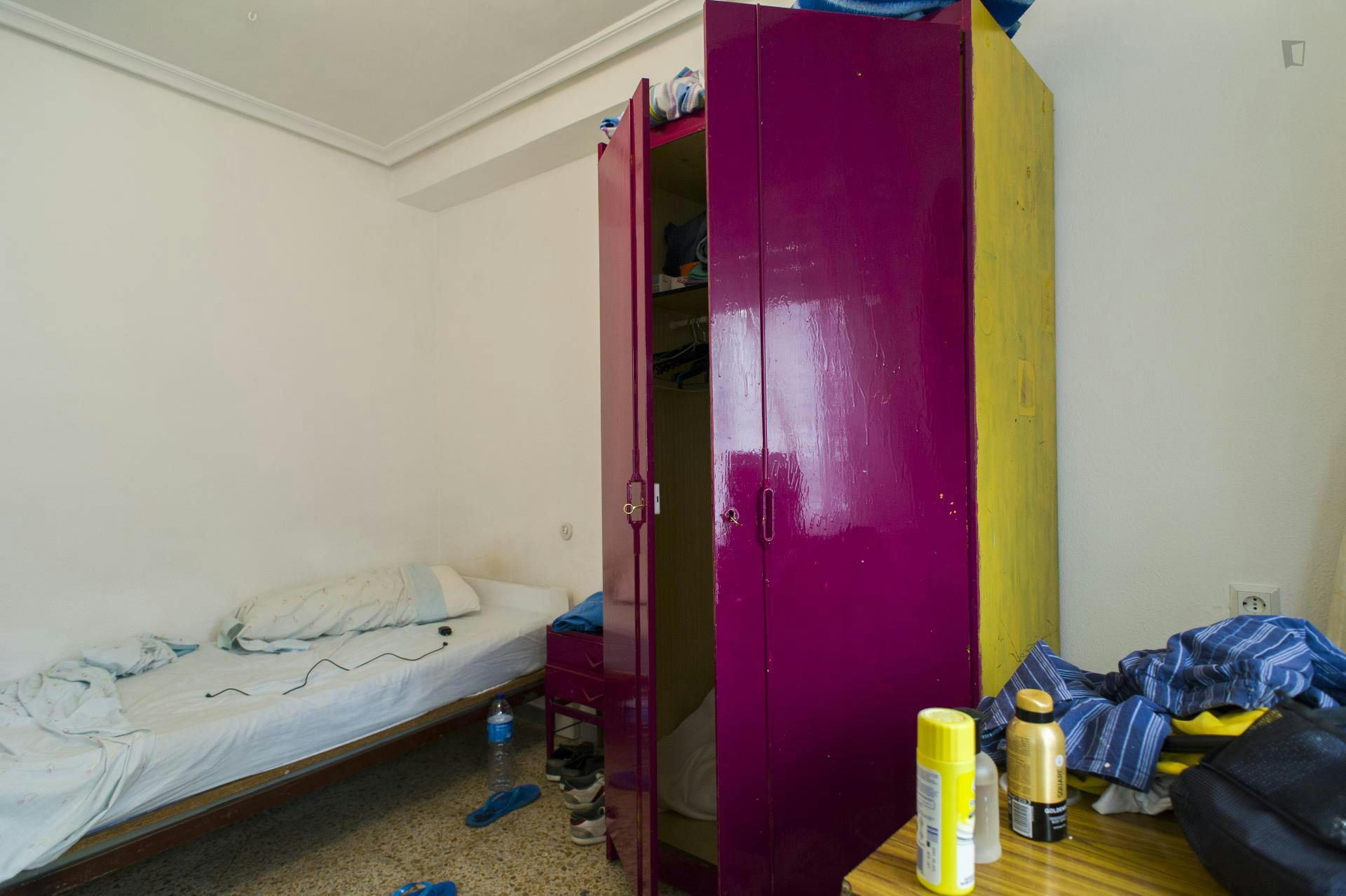 Single bedroom in a 3-bedroom flat near Facultad de Derecho