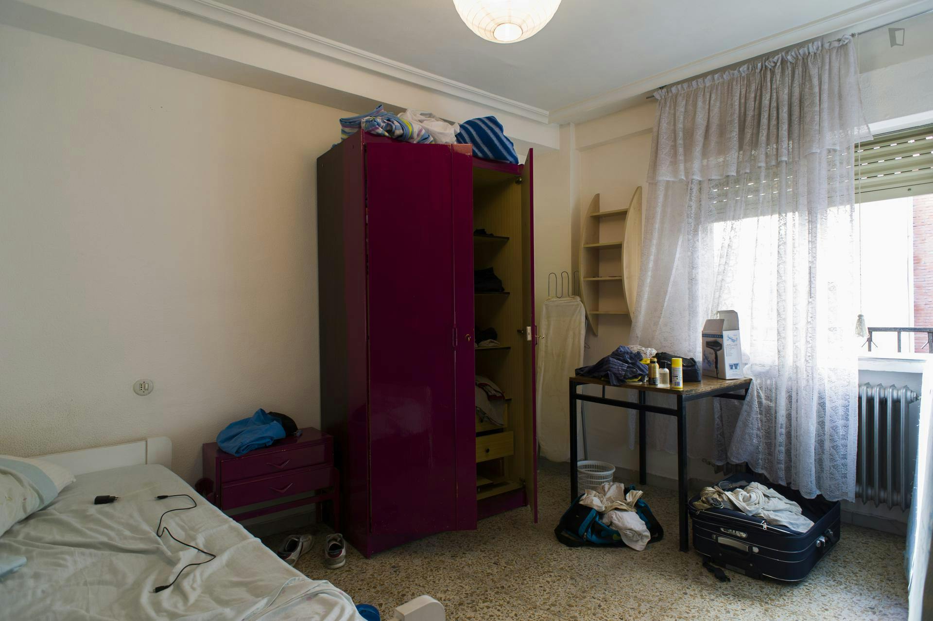 Single bedroom in a 3-bedroom flat near Facultad de Derecho