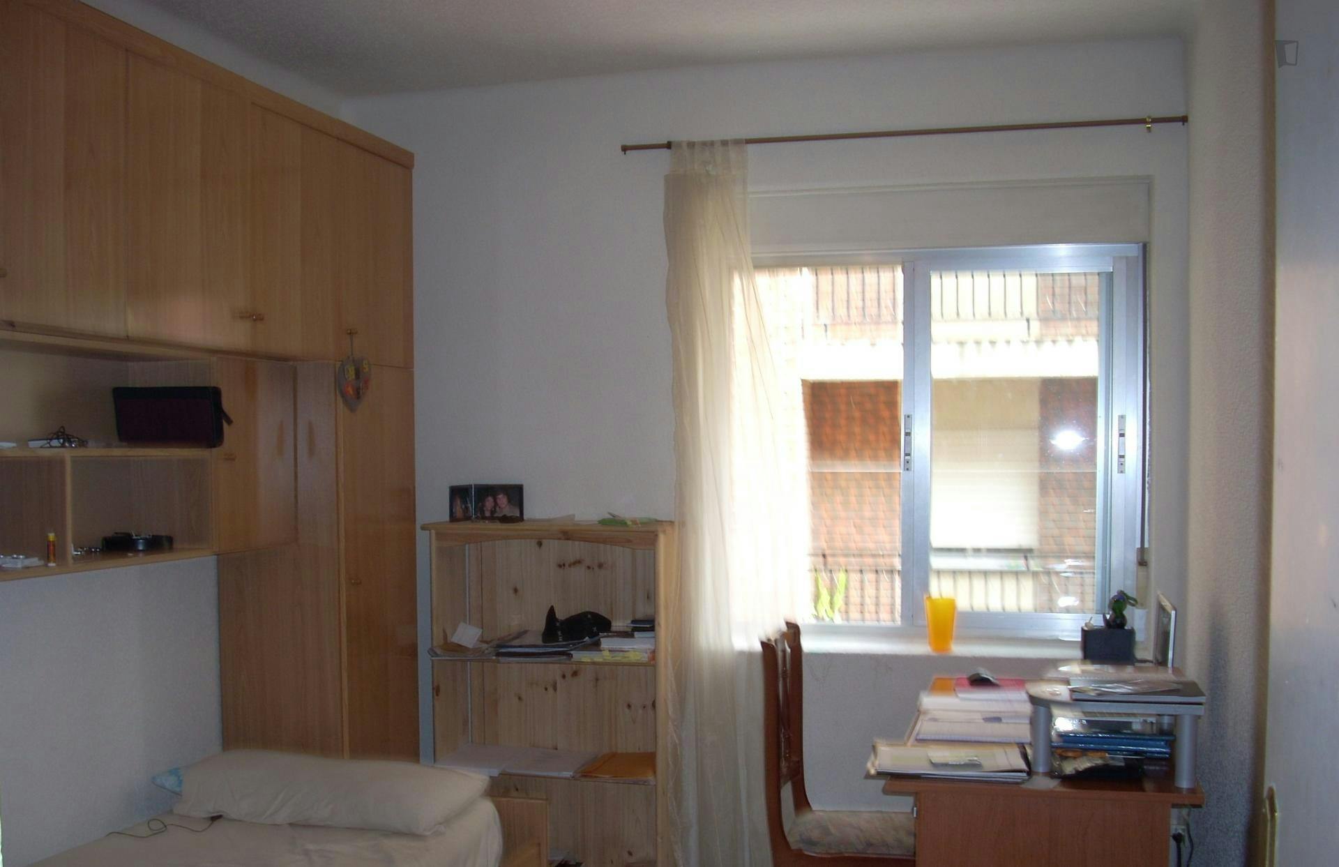 Fair and cosy single bedroom in a 3-bedroom flat, in the heart of Salamanca