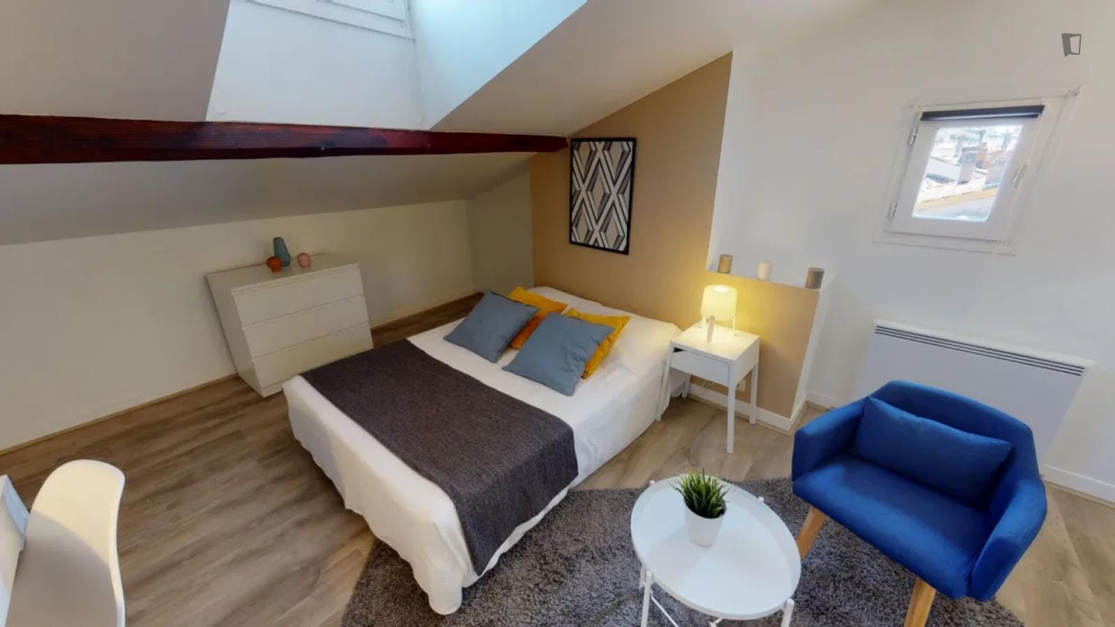 Cosy double bedroom not far from Toulouse Matabiau train station