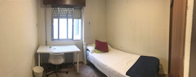 Single bedroom in a 13-bedroom student flat, in San Basílio