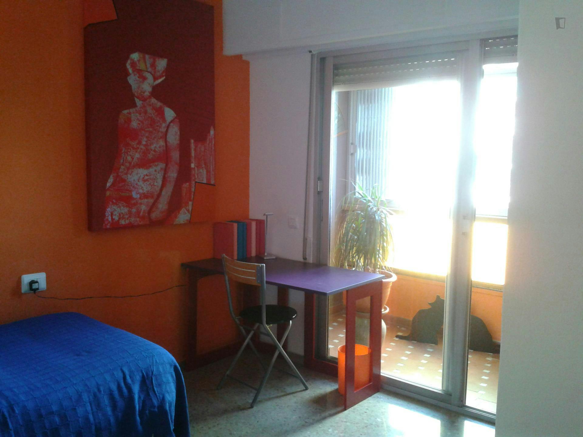 Cozy Single Bedroom in Campanar Apartment with Wi-Fi Access