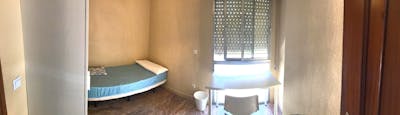 Comfy single bedroom in a 13-bedroom flat in San Basílio