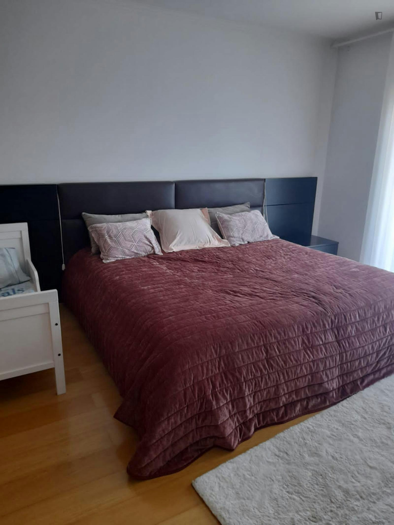 Comfy double bedroom close to  Parque Temático Molinológico