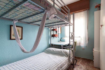 Nice bunk bedroom in a 3-bedroom flat in a quiet area of La Chana  - Gallery -  1