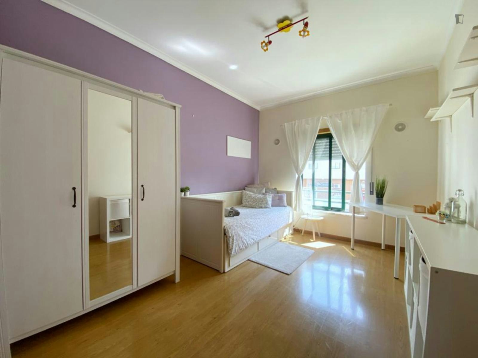 Cozy single bedroom close to Barreiro Technology College