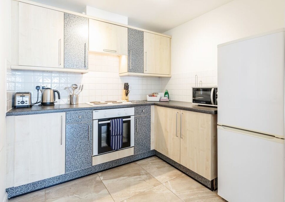 Spacious one bedroom apartment in Sopwith Way