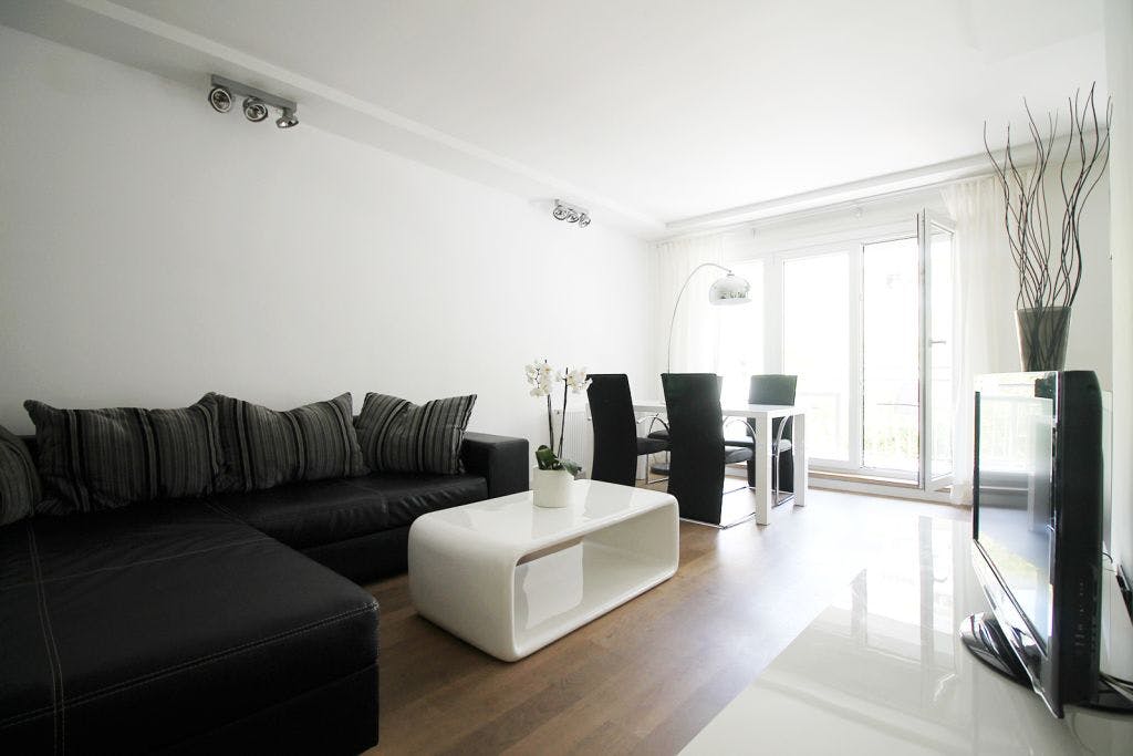 739 | Central 1 bedroom apartment near Checkpoint Charlie in Mitte