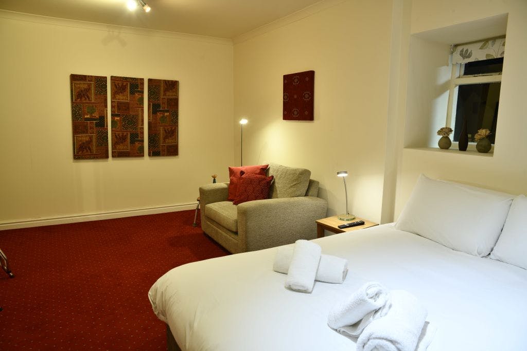 The Knighton Hotel ÔÇó Triple Comfort Room