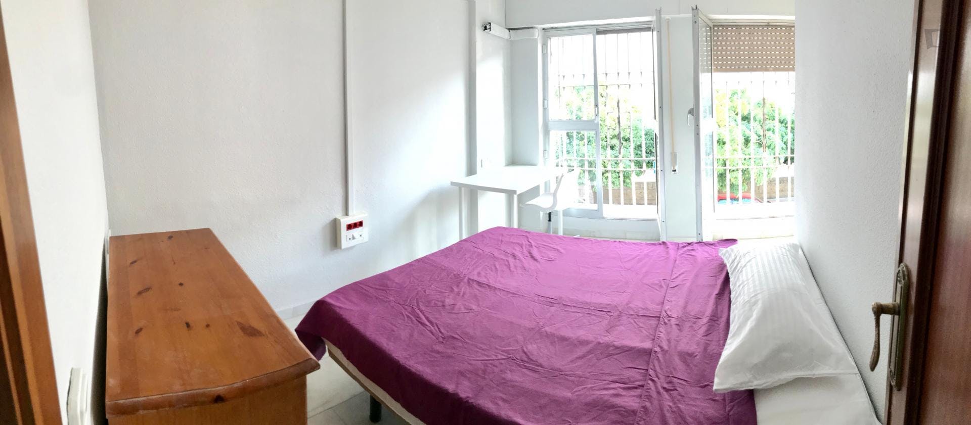 Shiny double bedroom with a balcony, in the heart of Cordoba