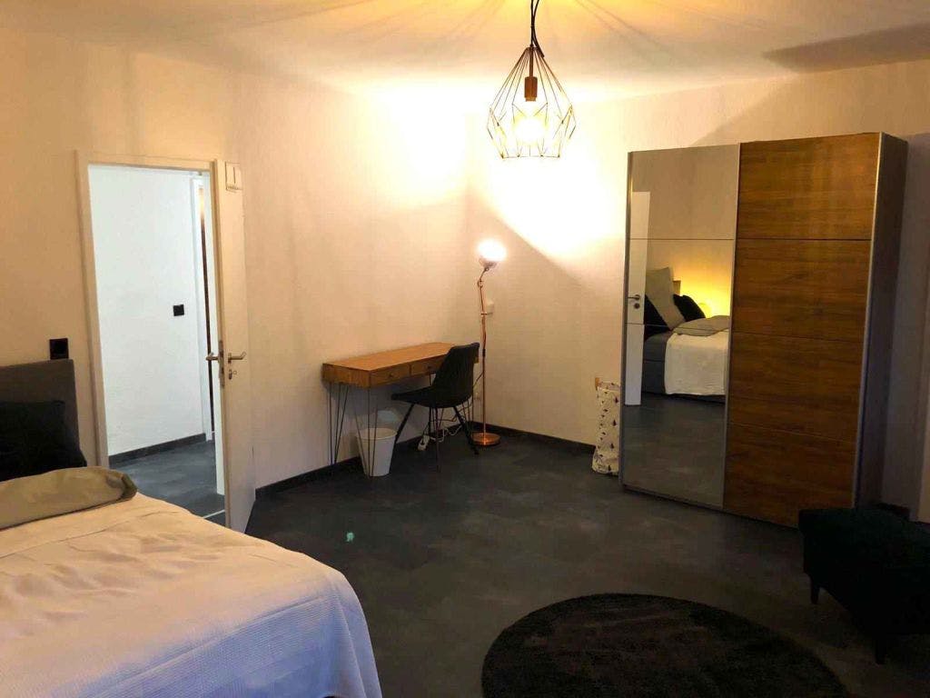 Private Room in Altstadt-Cologne, Cologne