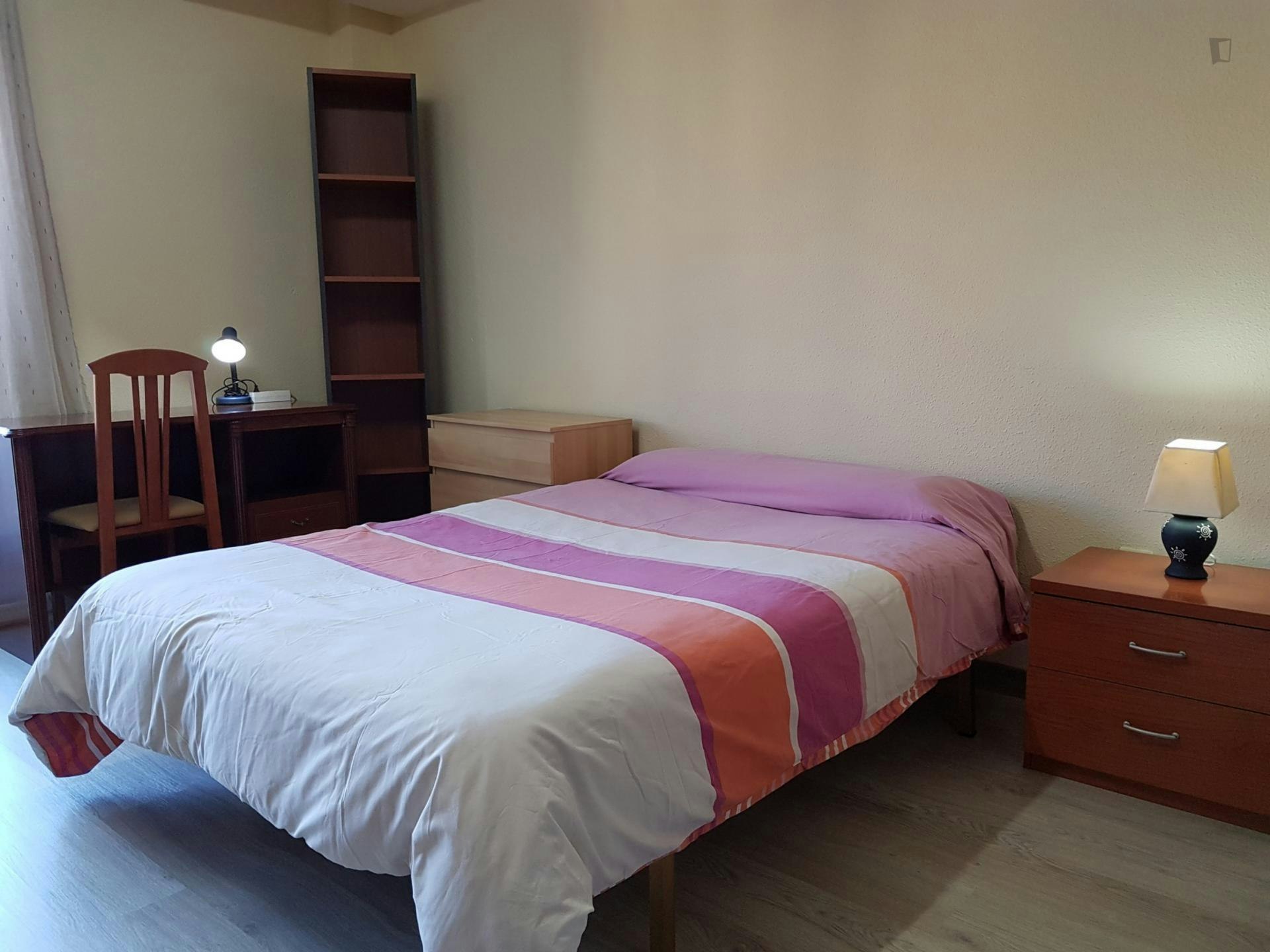 Stunning double bedroom with private balcony in Barrio del Oeste
