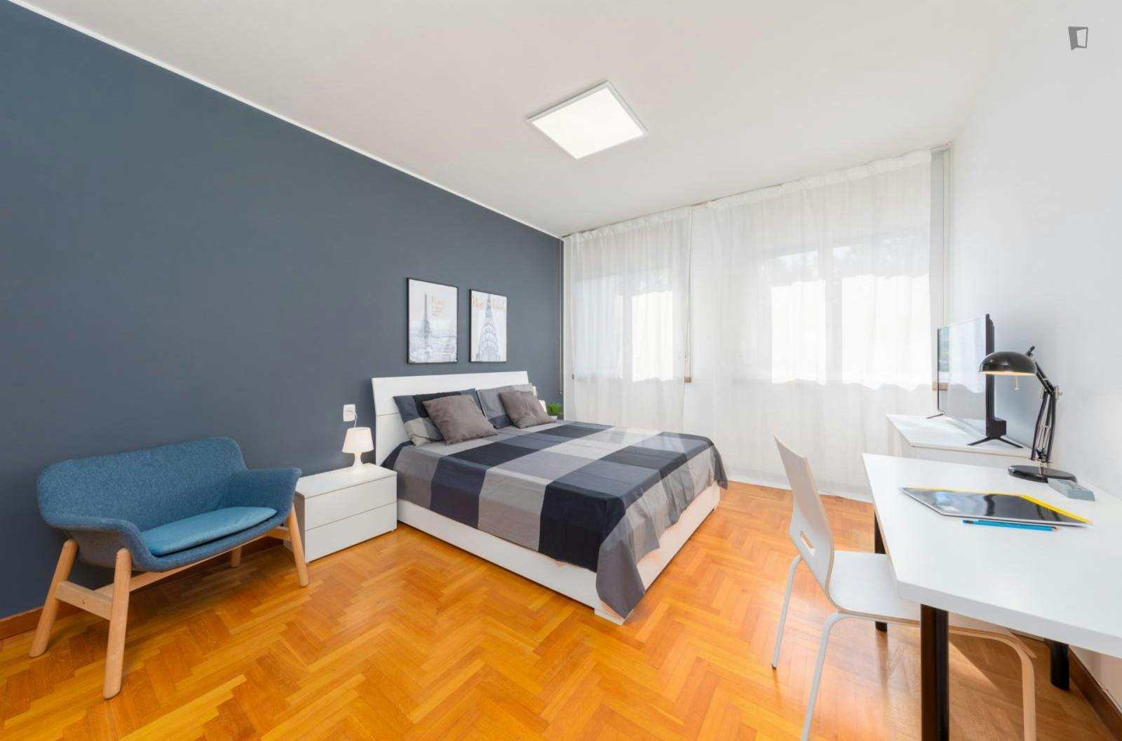 Neat double bedroom in a 7-bedroom flat near Campo Marzio