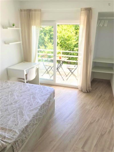 Double bedroom in a 4-bedroom apartment near Rossio metro station  - Gallery -  2