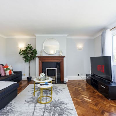 East Croydon Large 2 Bed Apartment