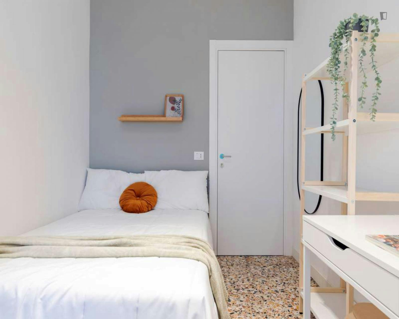 Neat double bedroom in Nizza Millefonti