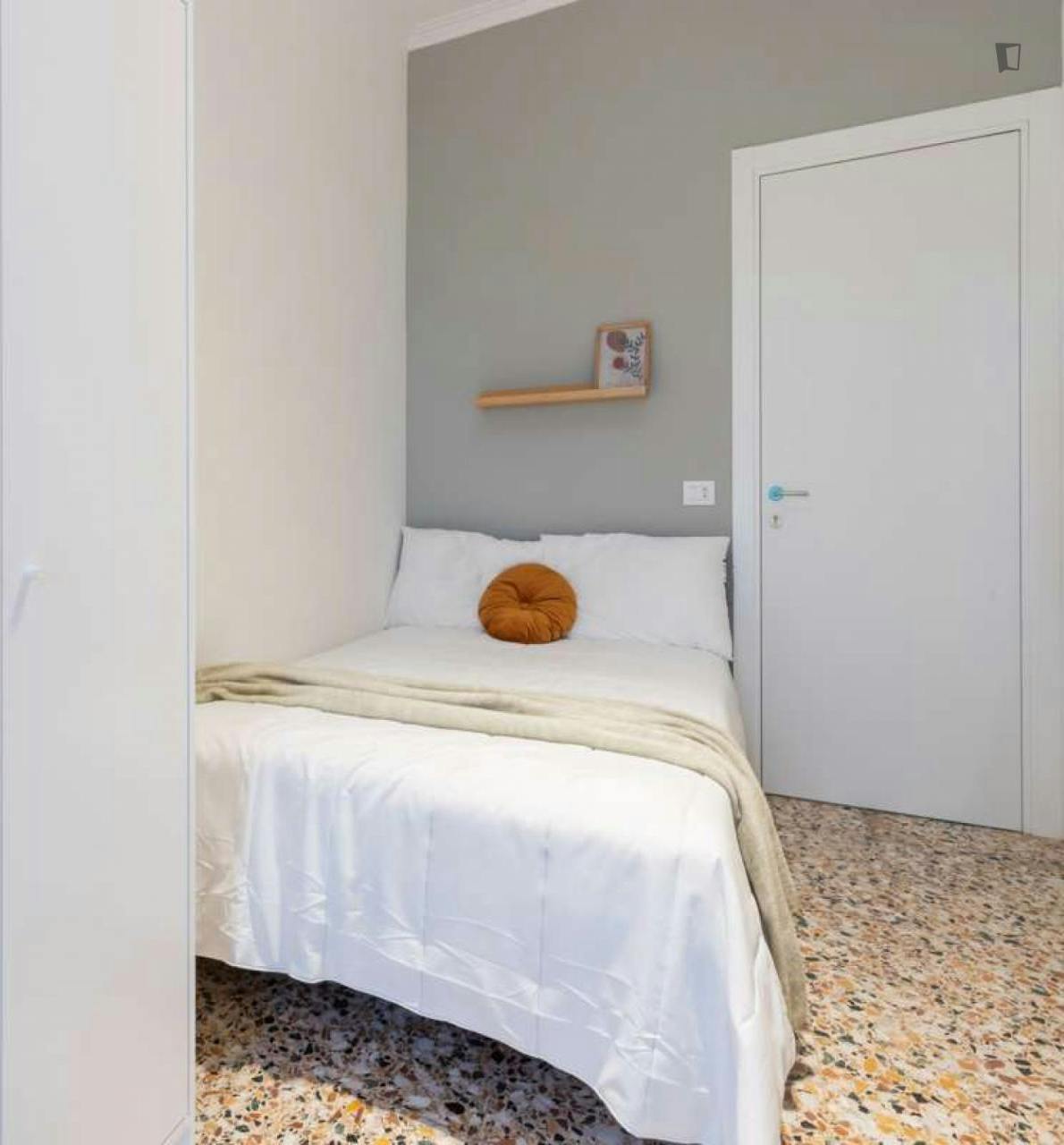 Neat double bedroom in Nizza Millefonti