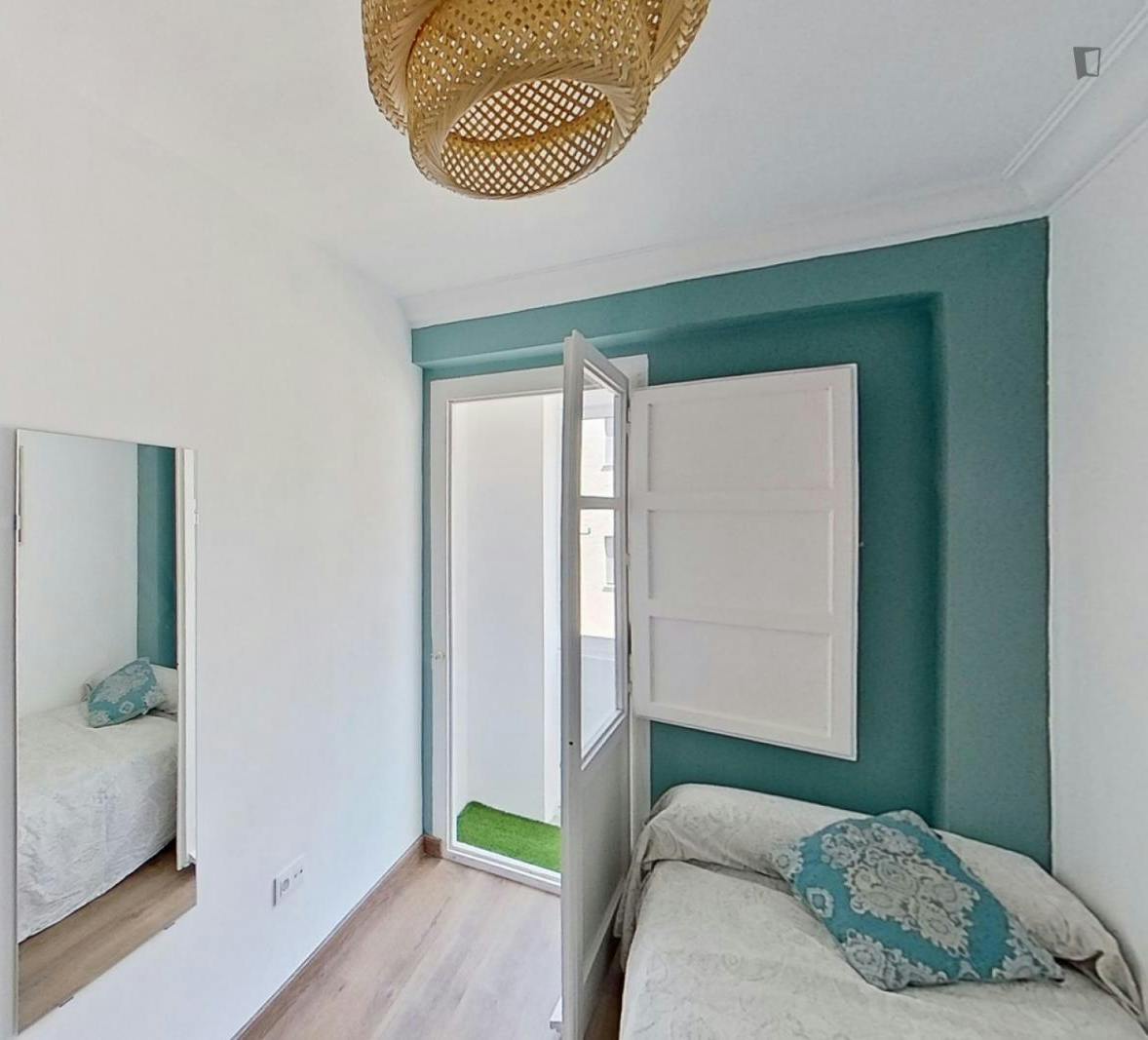 Attractive single bedroom with balcony