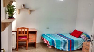 Friendly single bedroom near Facultad de Derecho  - Gallery -  1