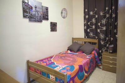 Cosy single bedroom in a 3-bedroom flat, in Mairena del Aljarafe