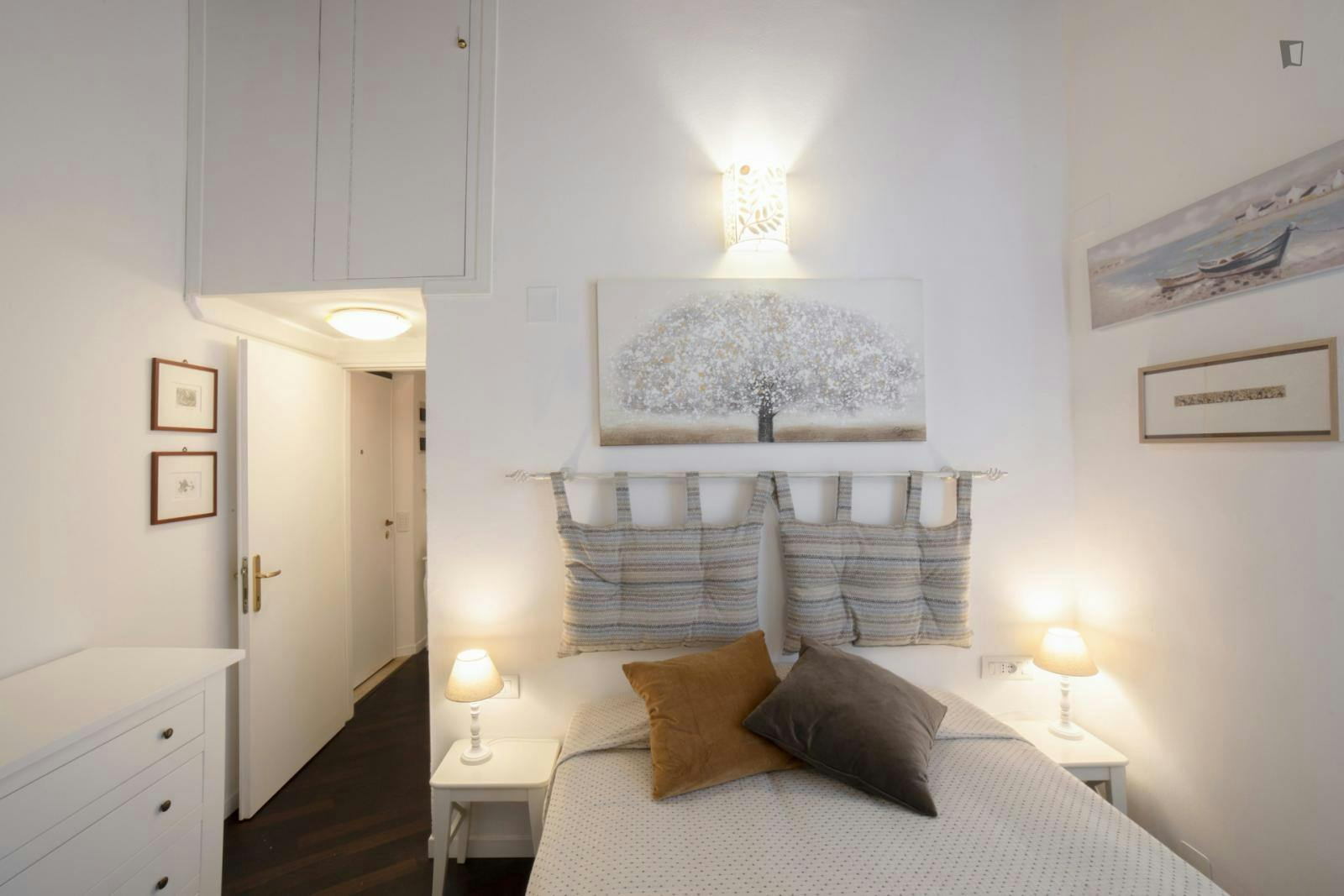 Bright 2-bedroom apartment close to Rialto Mercato boat terminal