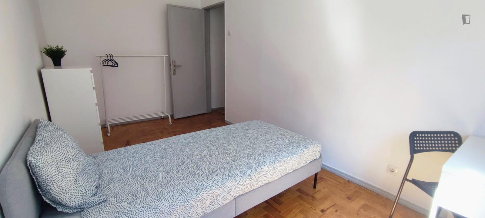 Cozy room in a 4-bedroom apartment