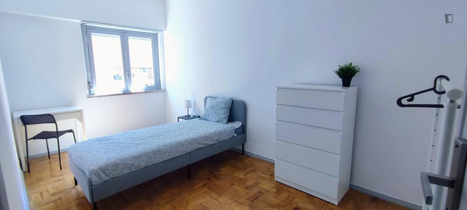 Cozy room in a 4-bedroom apartment