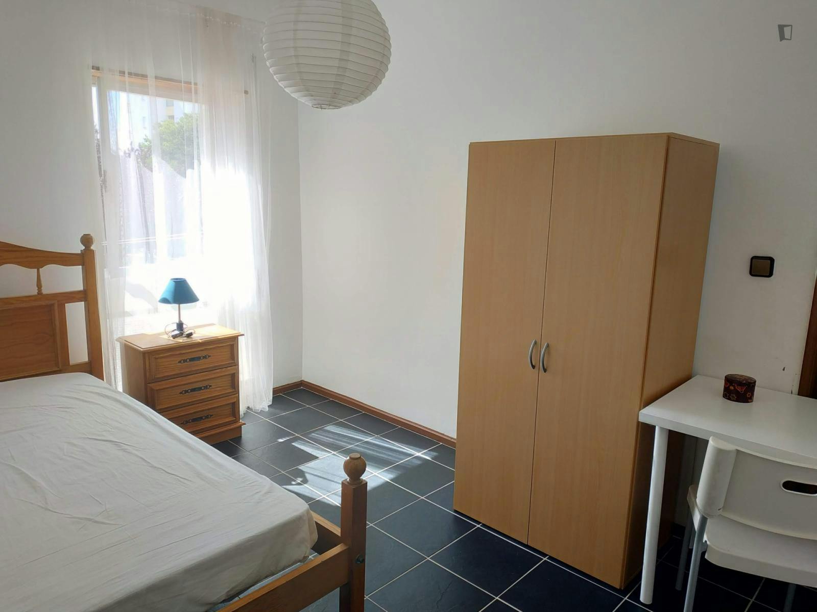 Single room in an apartment next to the hospital in Castelo Branco