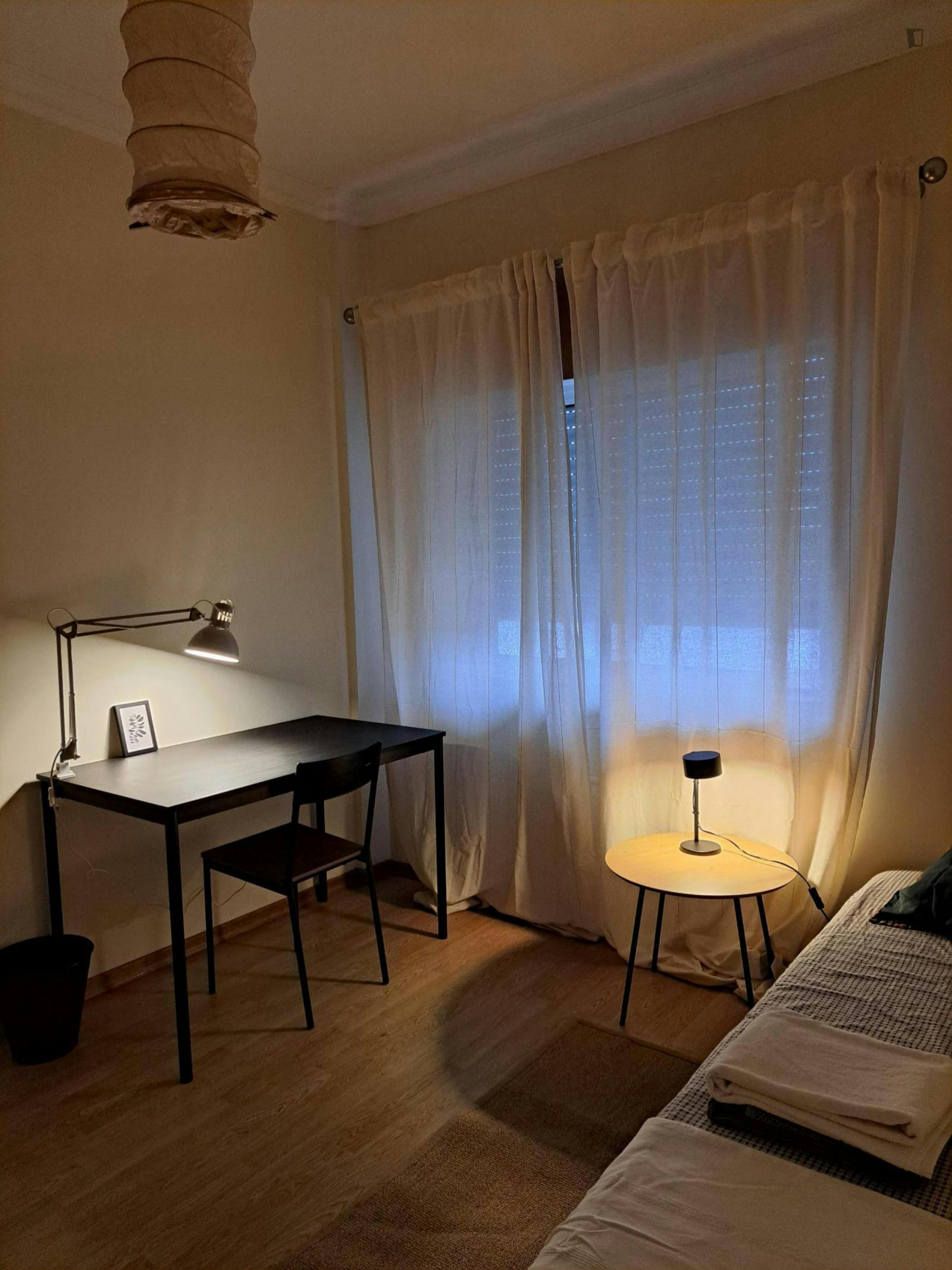Homely single bedroom in the centre of Caldas da Rainha