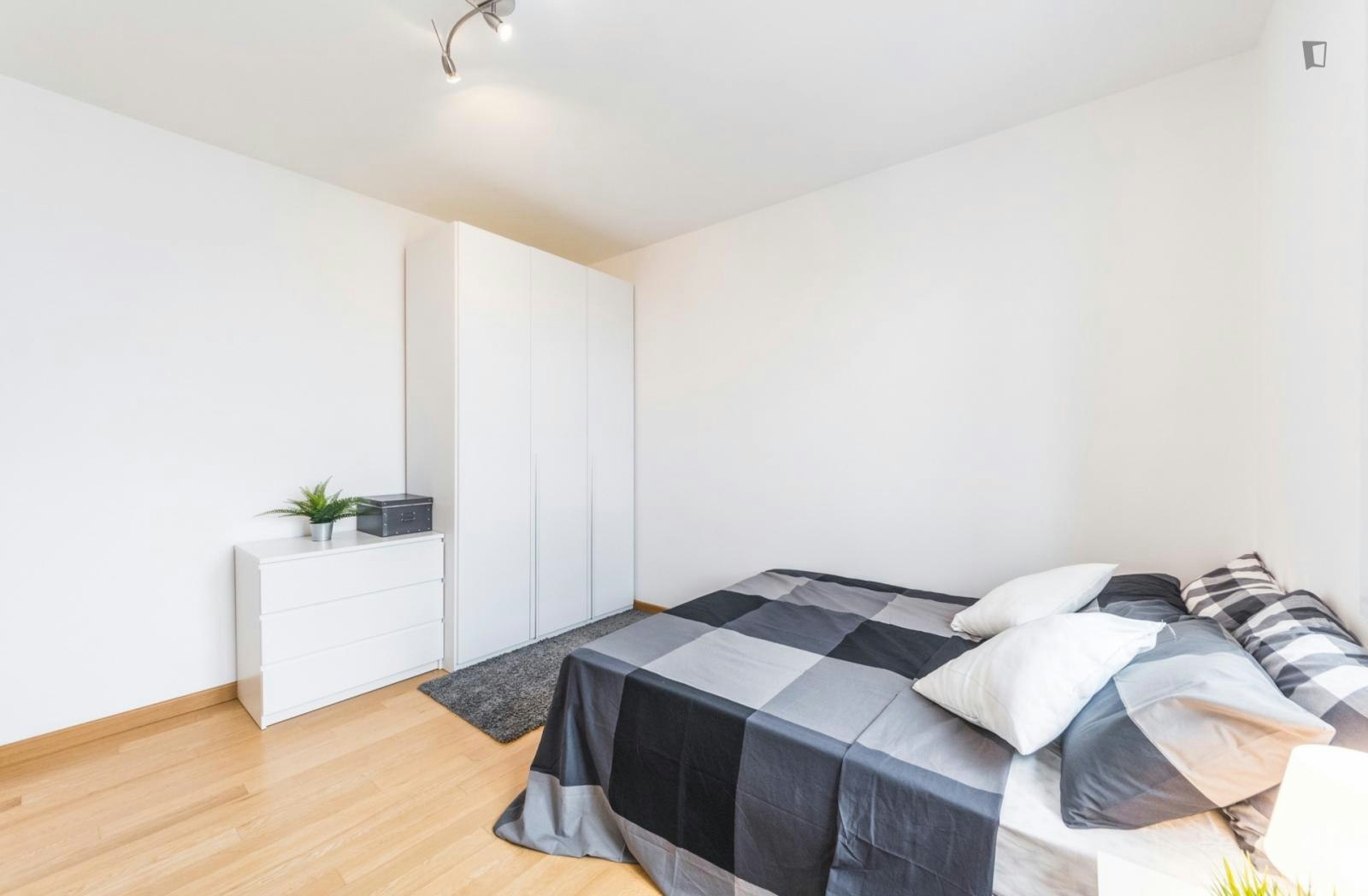 Comfortable single bedroom close to the central train station