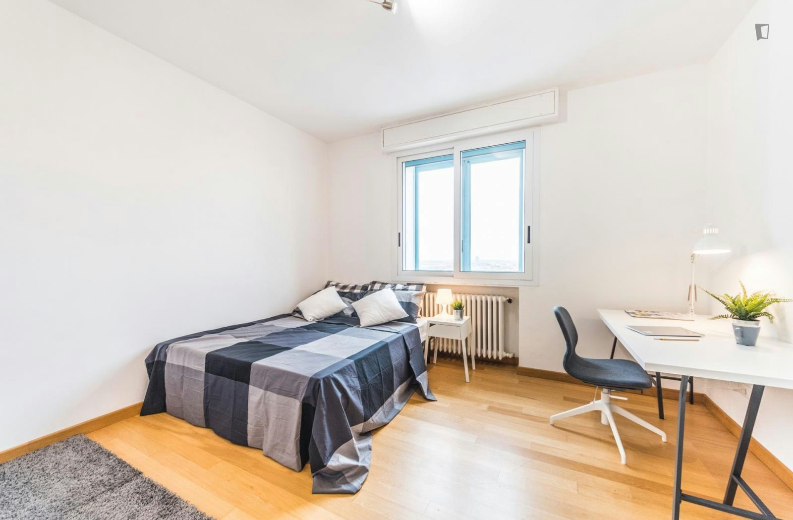 Comfortable single bedroom close to the central train station