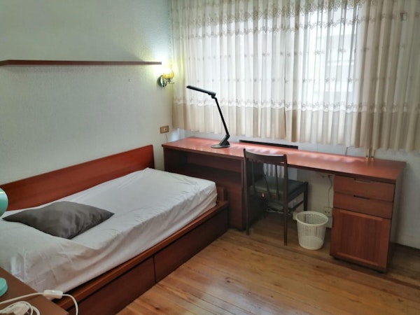 Cool single bedroom in  Indautxu