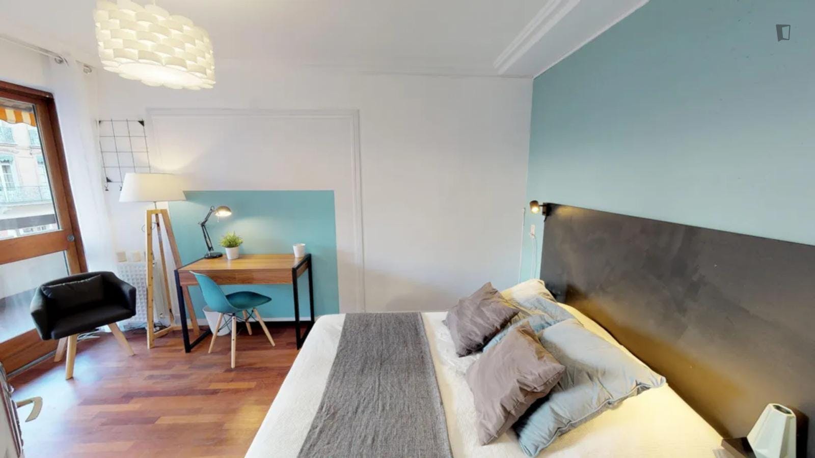 Comfy double bedroom near François Verdier metro station