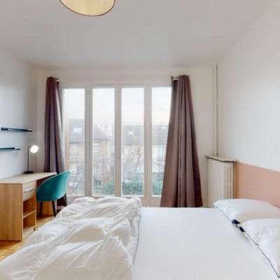Nice double bedroom not far from Le Stade train station