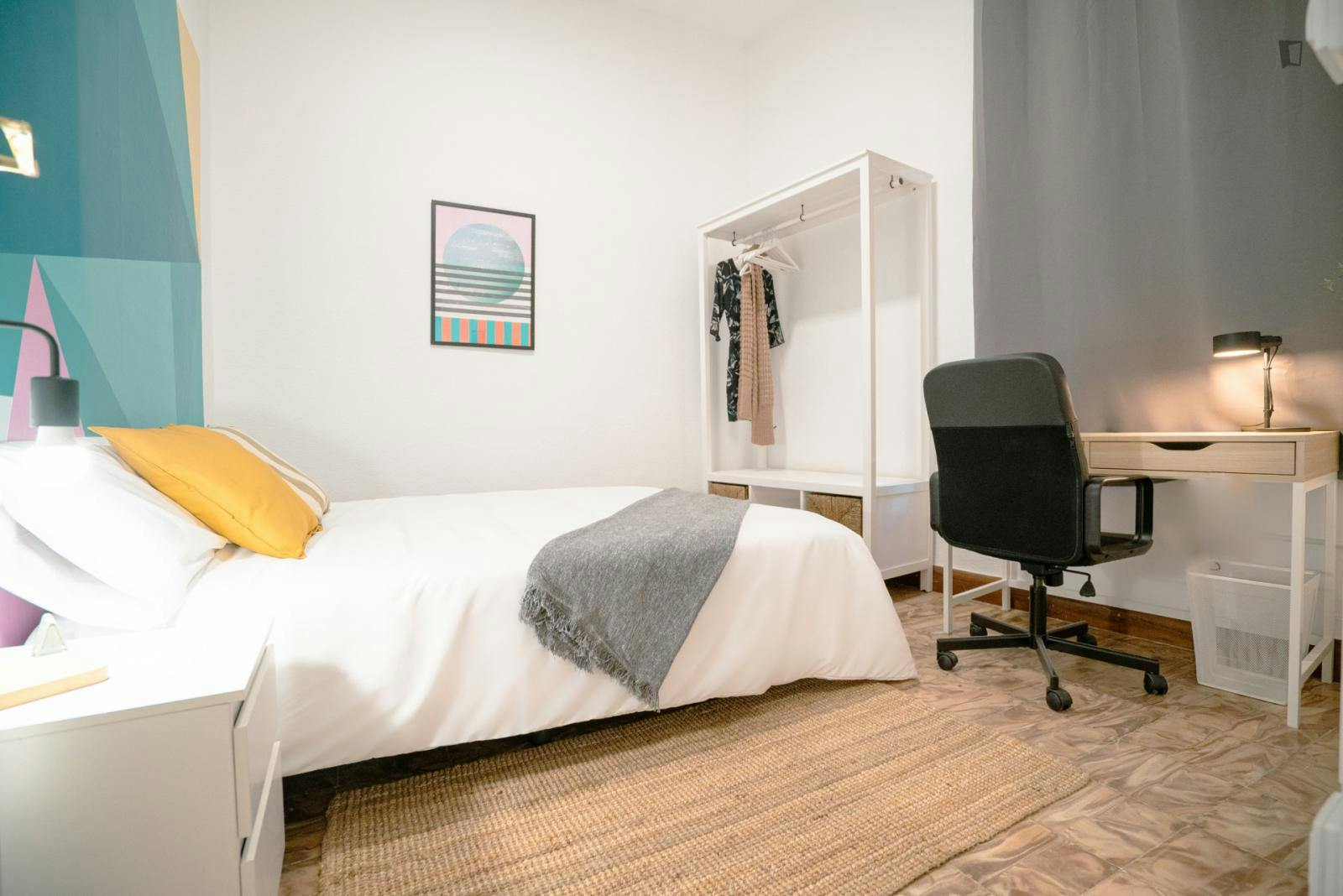 Snug double bedroom in Ciutat Vella